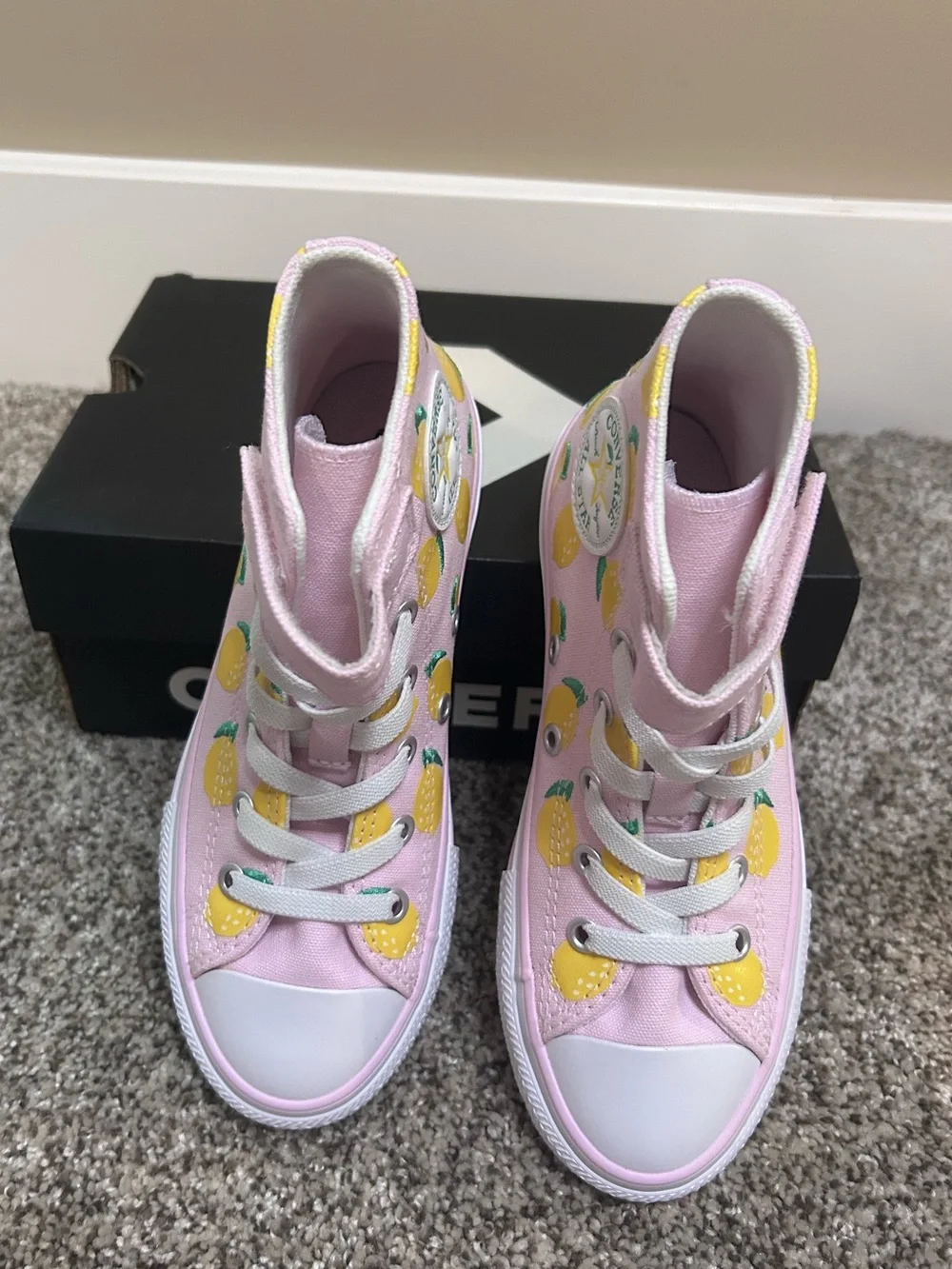 NIB Converse Kids' Chuck Taylor All Star Embroidered Citrus High Top Size 1